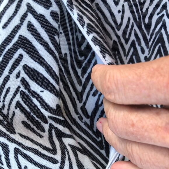Cabi Jacket Style #3034 Womens Gray Button Front Zig Zag Zebra Pockets SZ M - Picture 15 of 15